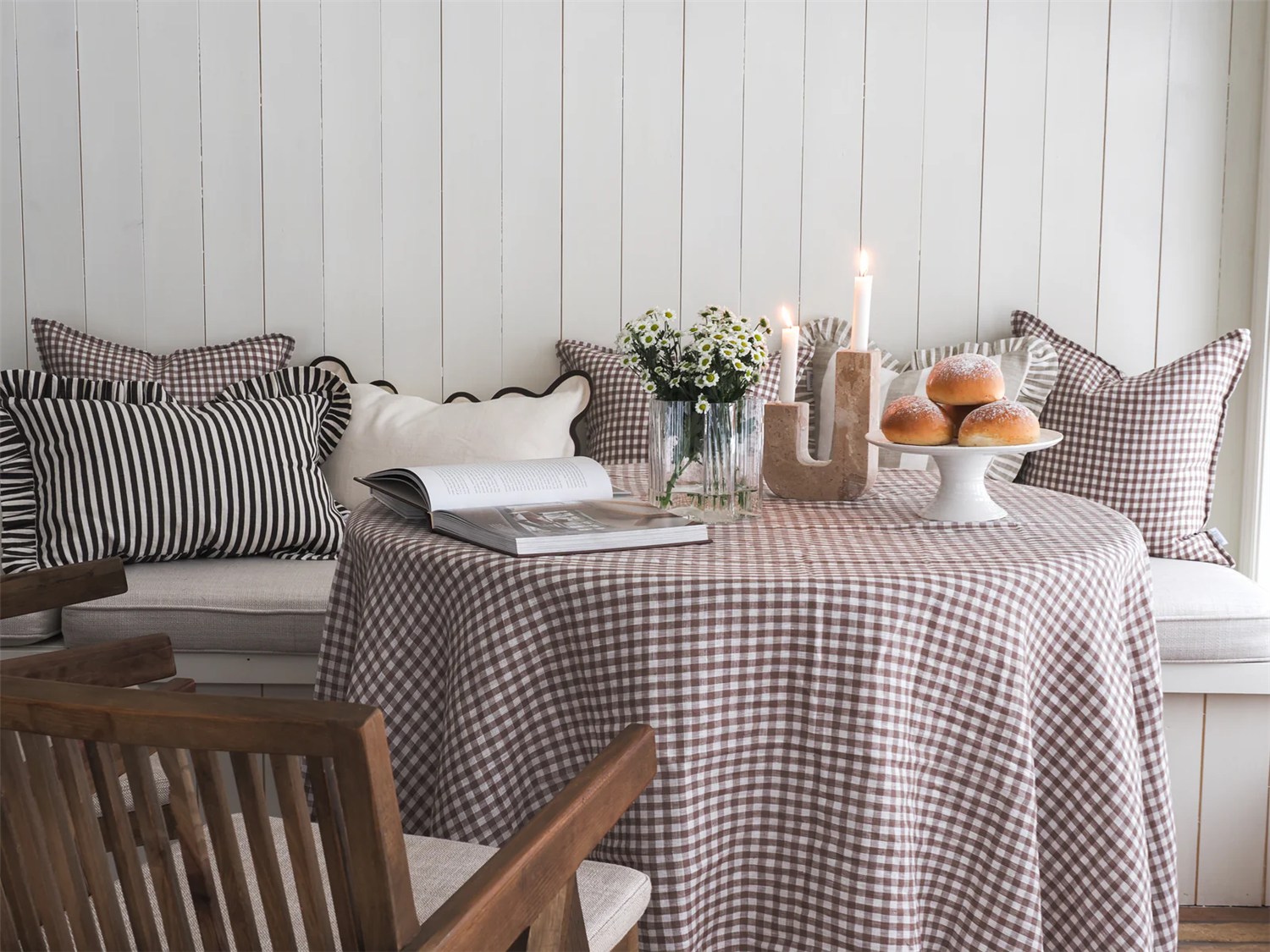 Blair Tablecloth Brown/Off-White Interiør
